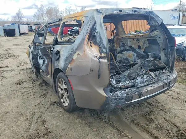2C4RC1EG7HR769638 2017 CHRYSLER PACIFICA - Image 2