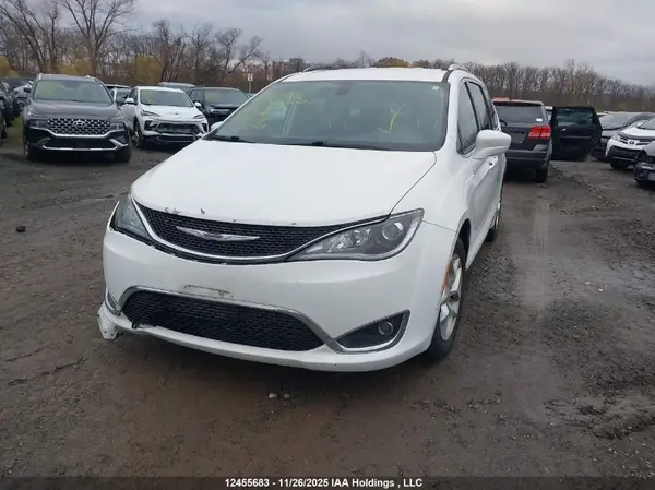 2C4RC1EG7HR781935 2017 CHRYSLER PACIFICA - Image 2
