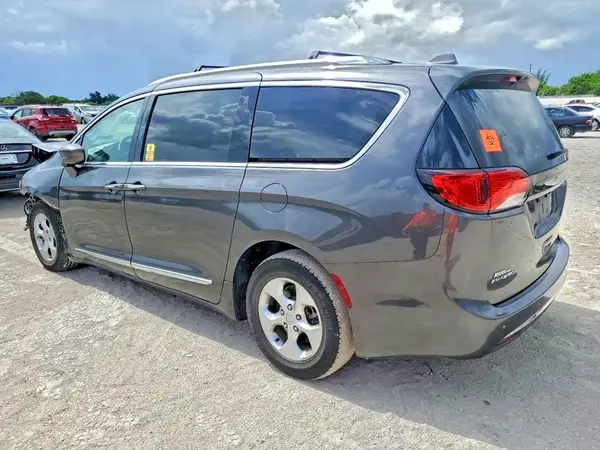 2C4RC1EG7HR821754 2017 CHRYSLER PACIFICA - Image 2