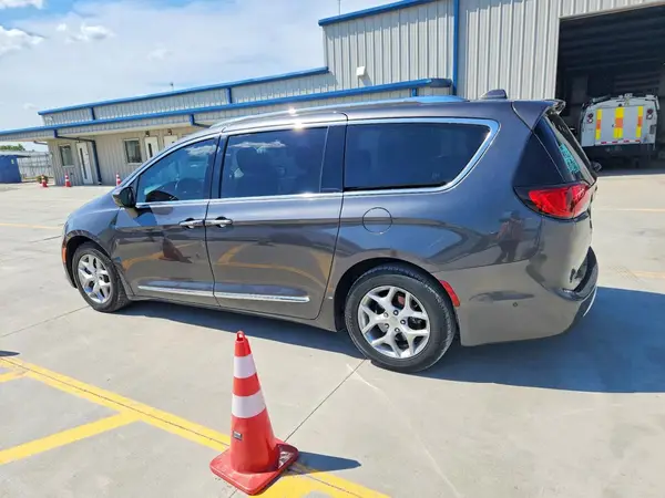 2C4RC1EG7JR108732 2018 CHRYSLER PACIFICA - Image 2