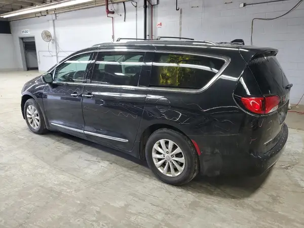 2C4RC1EG7JR116586 2018 CHRYSLER PACIFICA - Image 2