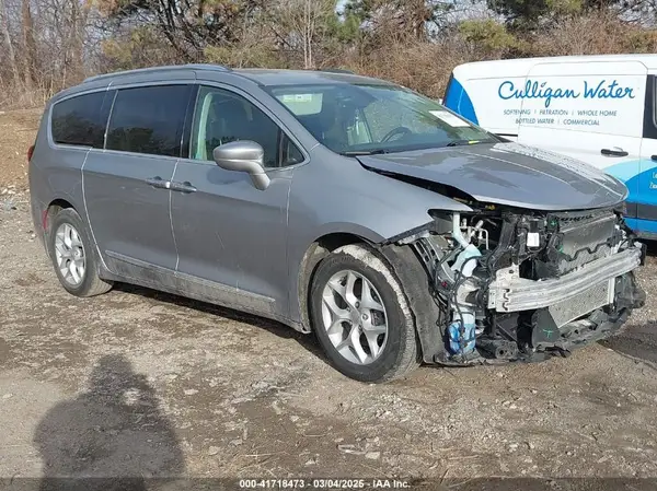 2C4RC1EG7JR121562 2018 CHRYSLER PACIFICA - Image 1