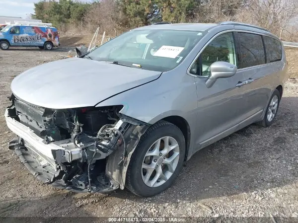 2C4RC1EG7JR121562 2018 CHRYSLER PACIFICA - Image 2