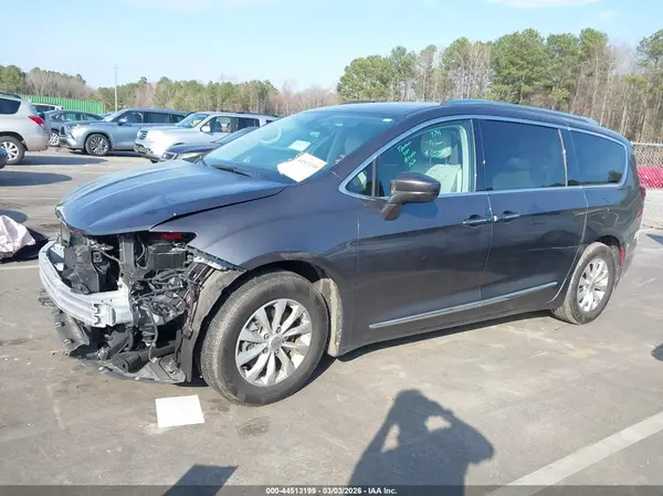2C4RC1EG7JR136384 2018 CHRYSLER PACIFICA - Image 2