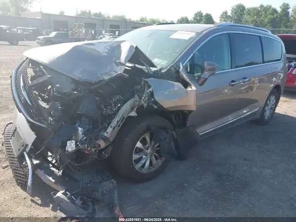 2C4RC1EG7JR144274 2018 CHRYSLER PACIFICA - Image 2