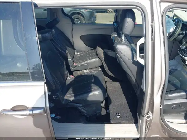 2C4RC1EG7JR144274 2018 CHRYSLER PACIFICA - Image 8