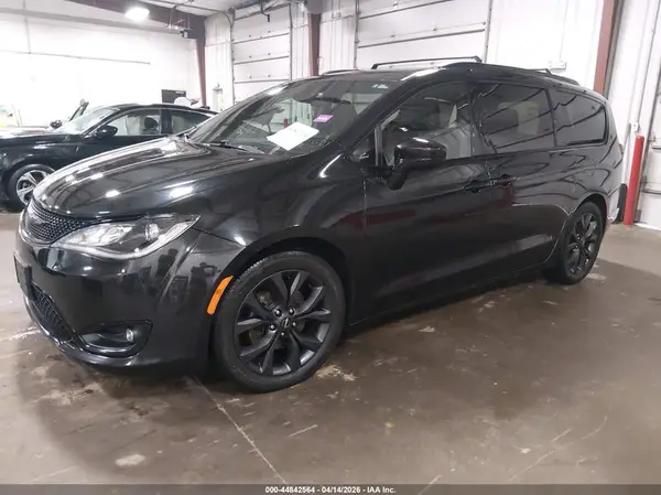 2C4RC1EG7JR168252 2018 CHRYSLER PACIFICA - Image 2