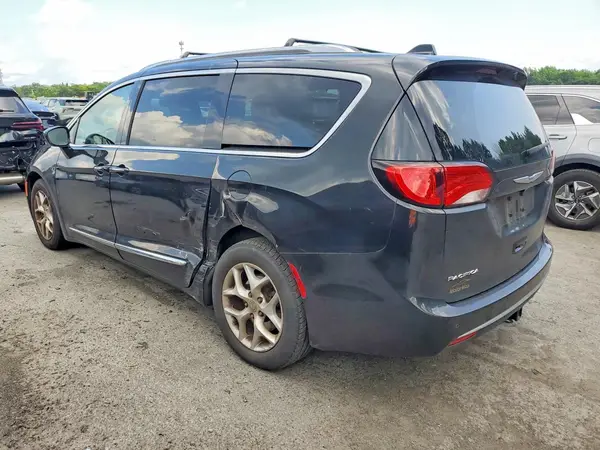 2C4RC1EG7JR227803 2018 CHRYSLER PACIFICA - Image 2