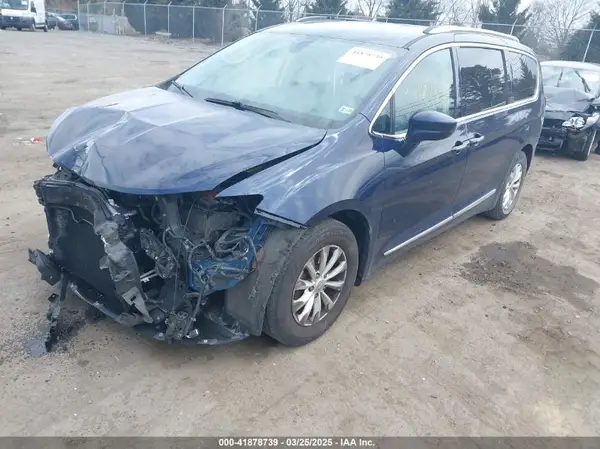 2C4RC1EG7JR258033 2018 CHRYSLER PACIFICA - Image 2