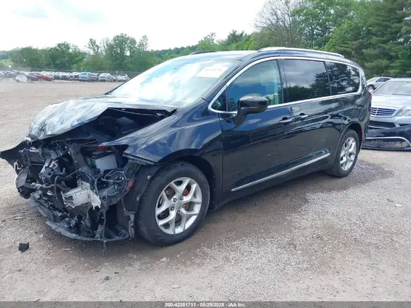 2C4RC1EG7JR271154 2018 CHRYSLER PACIFICA - Image 2