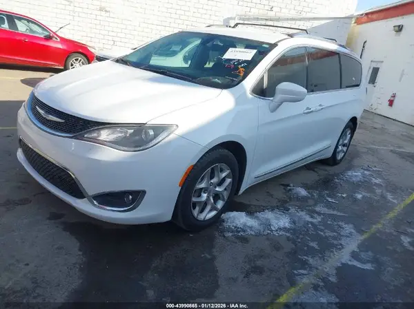 2C4RC1EG7JR290285 2018 CHRYSLER PACIFICA - Image 2
