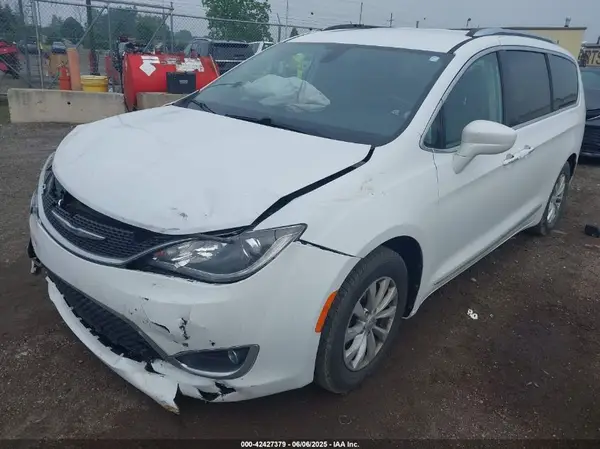 2C4RC1EG7JR292666 2018 CHRYSLER PACIFICA - Image 2