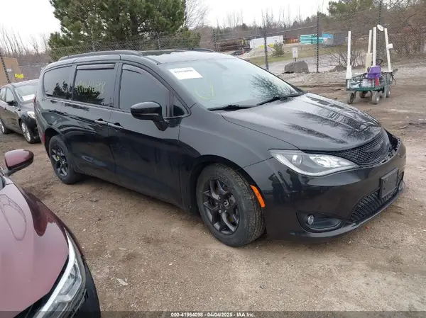 2C4RC1EG7JR332809 2018 CHRYSLER PACIFICA - Image 1