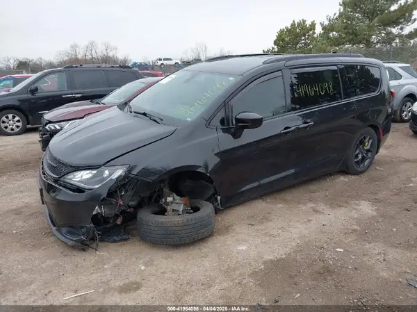 2C4RC1EG7JR332809 2018 CHRYSLER PACIFICA - Image 2