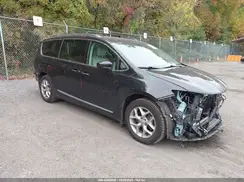 2C4RC1EG7KR525608 2019 CHRYSLER PACIFICA