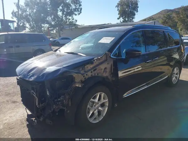 2C4RC1EG8HR506073 2017 CHRYSLER PACIFICA - Image 2