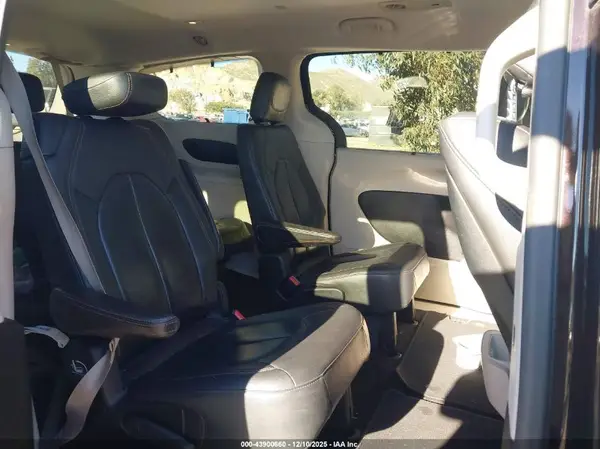 2C4RC1EG8HR506073 2017 CHRYSLER PACIFICA - Image 8