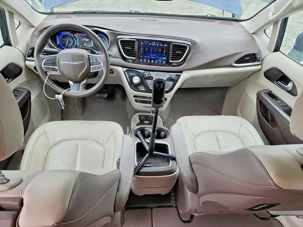 2C4RC1EG8HR515985 2017 CHRYSLER PACIFICA - Image 8