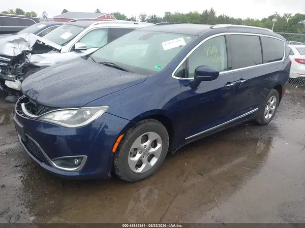2C4RC1EG8HR519213 2017 CHRYSLER PACIFICA - Image 2