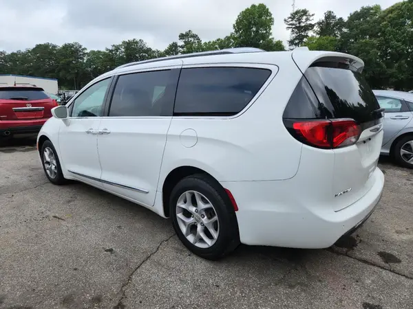 2C4RC1EG8HR534133 2017 CHRYSLER PACIFICA - Image 2