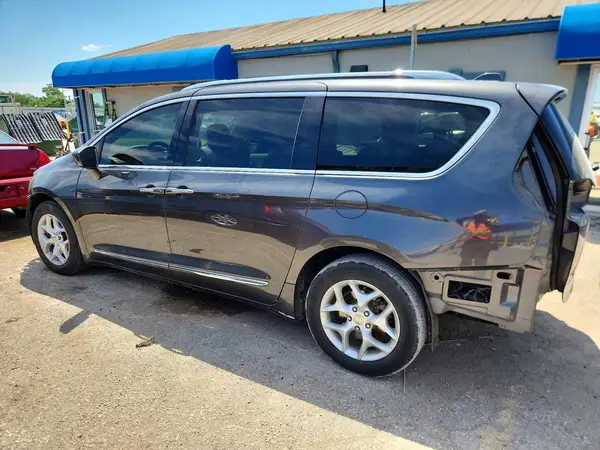2C4RC1EG8HR538649 2017 CHRYSLER PACIFICA - Image 2