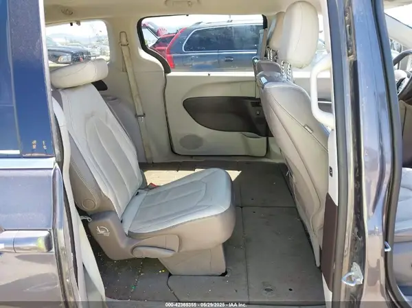 2C4RC1EG8HR543060 2017 CHRYSLER PACIFICA - Image 8