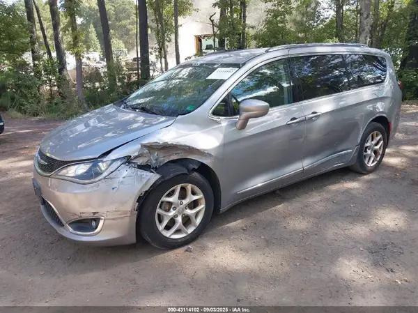 2C4RC1EG8HR543656 2017 CHRYSLER PACIFICA - Image 2