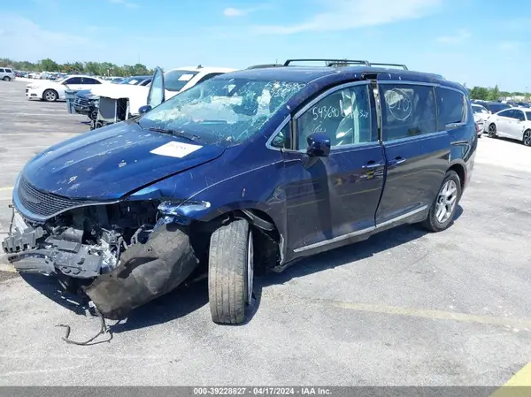 2C4RC1EG8HR543690 2017 CHRYSLER PACIFICA - Image 2