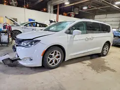 2C4RC1EG8HR550929 2017 CHRYSLER PACIFICA