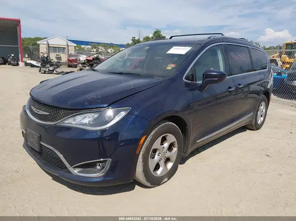 2C4RC1EG8HR556004 2017 CHRYSLER PACIFICA - Image 2