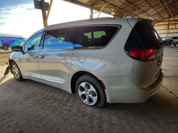 2C4RC1EG8HR560215 2017 CHRYSLER PACIFICA - Image 2