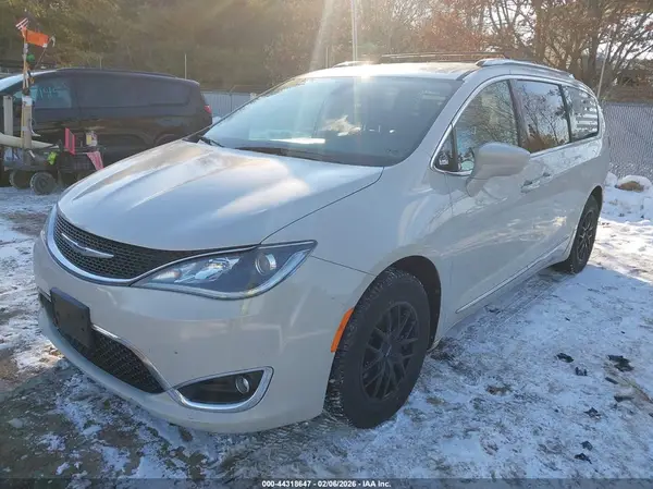 2C4RC1EG8HR577144 2017 CHRYSLER PACIFICA - Image 2