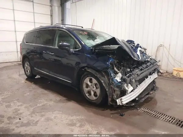 2C4RC1EG8HR578455 2017 CHRYSLER PACIFICA - Image 1