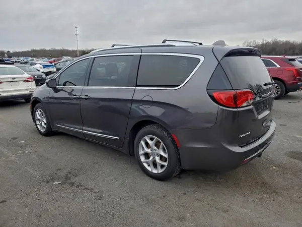 2C4RC1EG8HR585390 2017 CHRYSLER PACIFICA - Image 2
