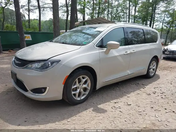 2C4RC1EG8HR592307 2017 CHRYSLER PACIFICA - Image 2