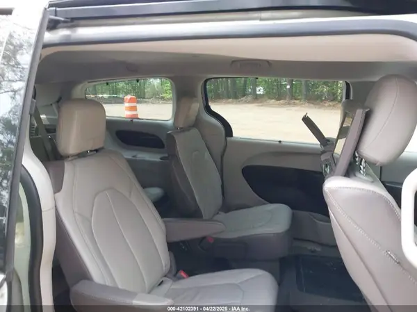 2C4RC1EG8HR592307 2017 CHRYSLER PACIFICA - Image 8