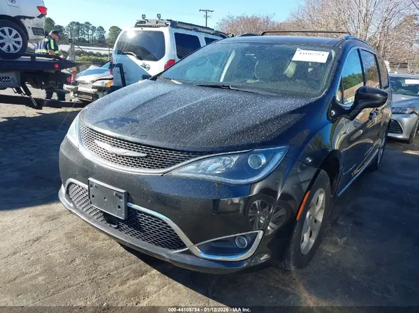 2C4RC1EG8HR614256 2017 CHRYSLER PACIFICA - Image 2