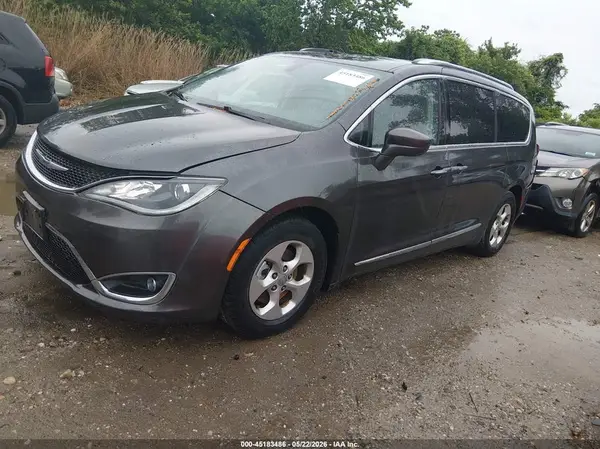 2C4RC1EG8HR614385 2017 CHRYSLER PACIFICA - Image 2