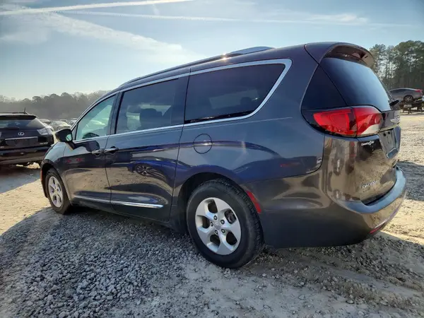 2C4RC1EG8HR622700 2017 CHRYSLER PACIFICA - Image 2