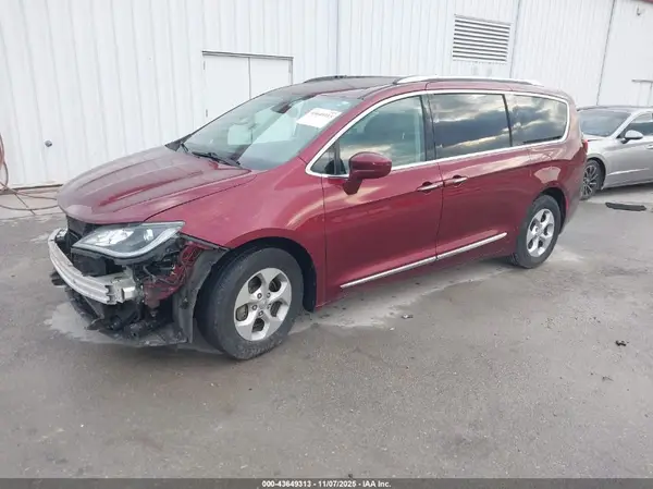 2C4RC1EG8HR653042 2017 CHRYSLER PACIFICA - Image 2