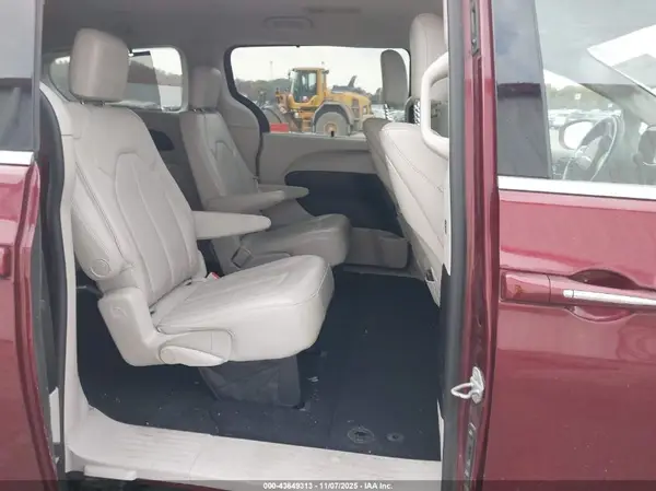 2C4RC1EG8HR653042 2017 CHRYSLER PACIFICA - Image 8