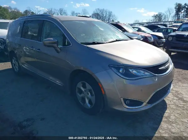 2C4RC1EG8HR653560 2017 CHRYSLER PACIFICA - Image 1