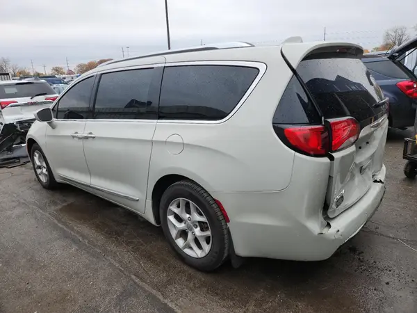 2C4RC1EG8HR653705 2017 CHRYSLER PACIFICA - Image 2