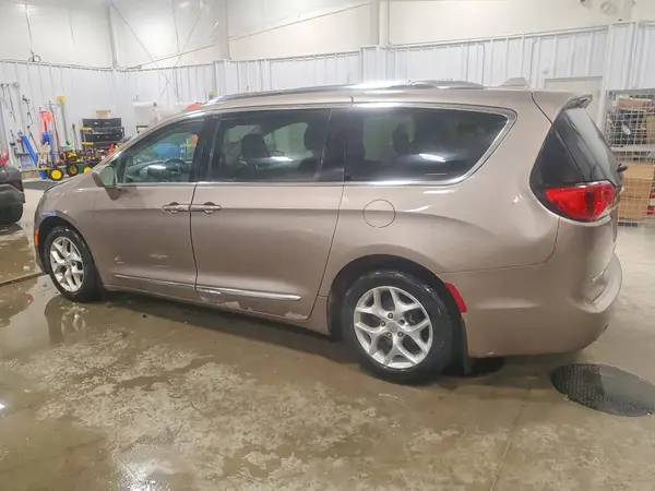 2C4RC1EG8HR669659 2017 CHRYSLER PACIFICA - Image 2