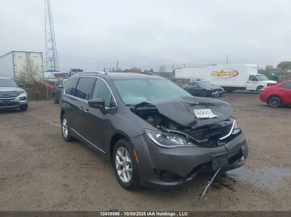 2C4RC1EG8HR694979 2017 CHRYSLER PACIFICA - Image 1