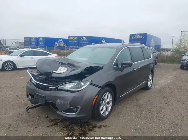 2C4RC1EG8HR694979 2017 CHRYSLER PACIFICA - Image 2