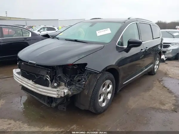 2C4RC1EG8HR727320 2017 CHRYSLER PACIFICA - Image 2