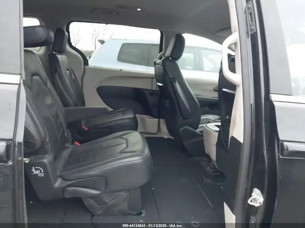 2C4RC1EG8HR727320 2017 CHRYSLER PACIFICA - Image 8