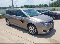 2C4RC1EG8HR759748 2017 CHRYSLER PACIFICA