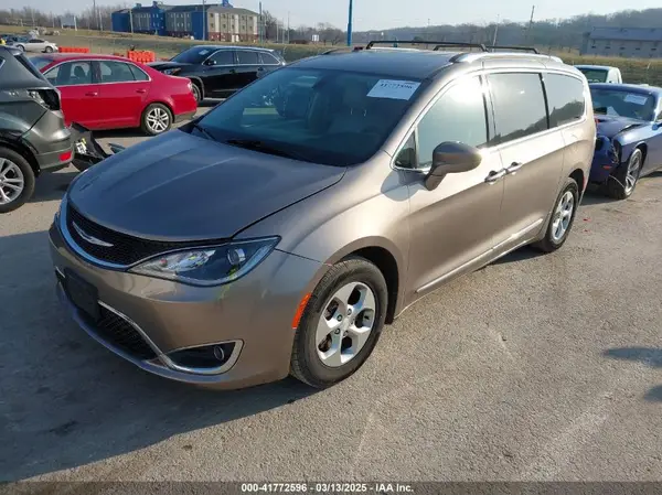 2C4RC1EG8HR771981 2017 CHRYSLER PACIFICA - Image 2
